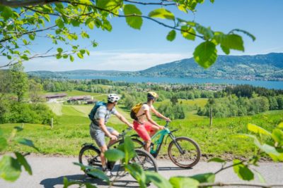 Der Bodensee-Königsee-Radweg führt durch Gmund am Tegernsee