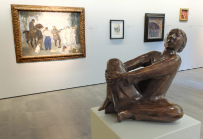 Der "Singende Mann" des Güstrower Künstlers Ernst Barlach vor Le Déjeuner àBourgueil" von Loius Anquetin