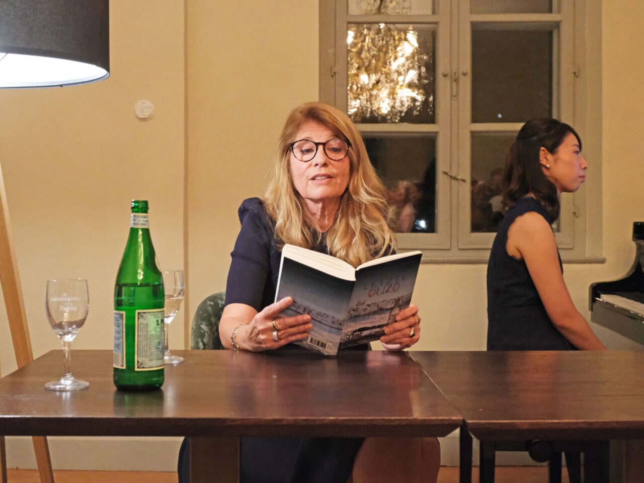 Hanna von Felitzsch im Stielerhaus mit ihrem Griechenlandkrimi