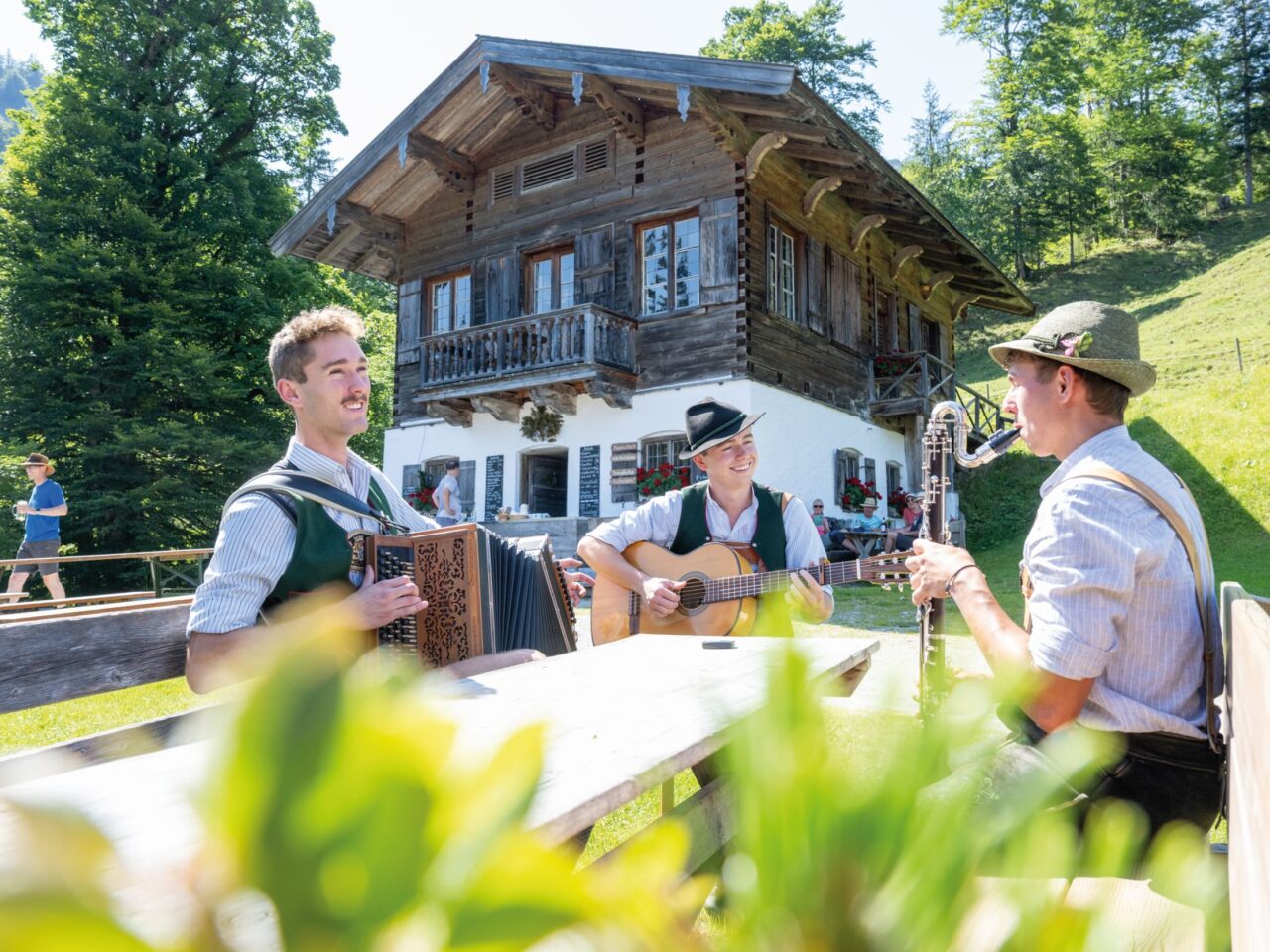 Nix Hoibat’s und Nix Ganz - Musi auf der Alm