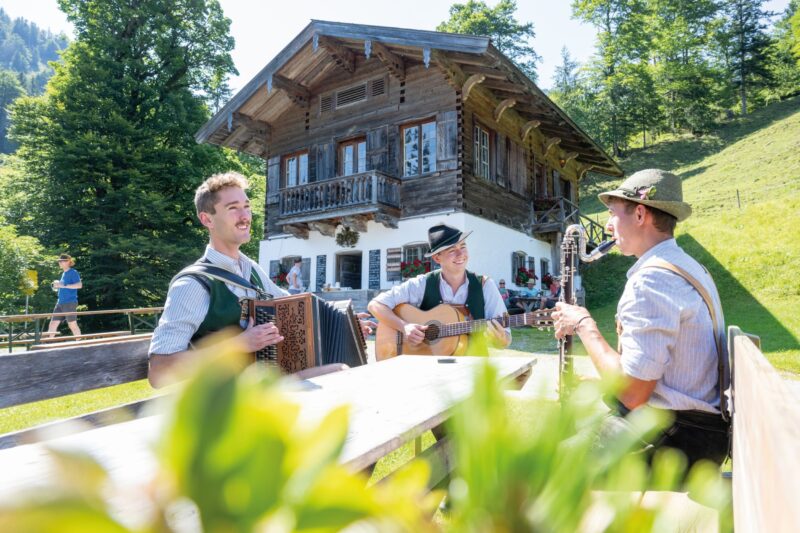 Nix Hoibat’s und Nix Ganz - Musi auf der Alm